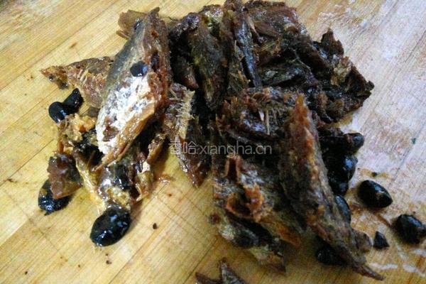 豆豉鲮鱼油麦菜的做法图解2