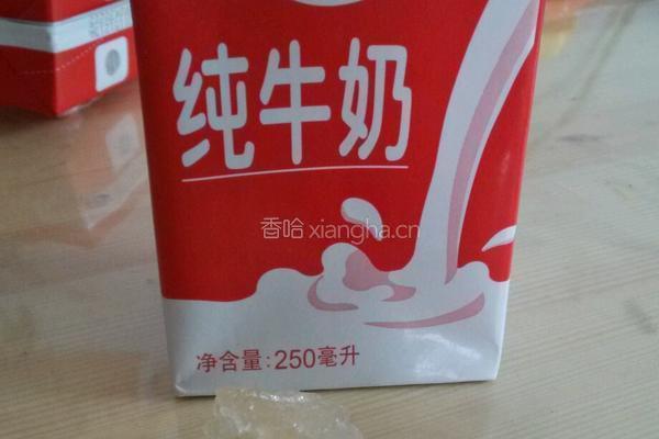 冰糖牛奶炖桃胶的做法图解1
