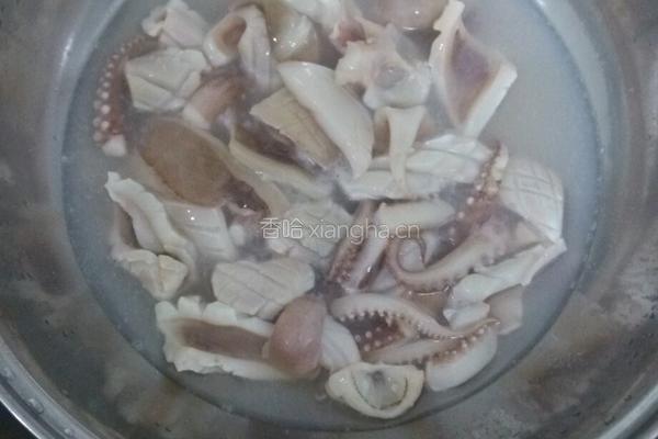 鲜鱿炒荷兰豆的做法图解6