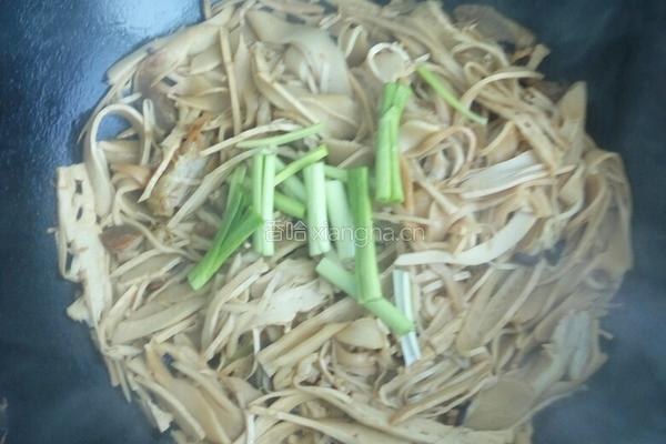 腊肉烩竹笋的做法图解5