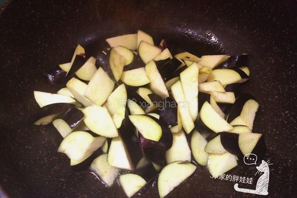 麻婆风味韭菜茄子的做法图解2