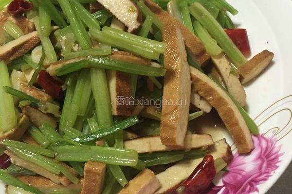芹菜炒豆干的做法图解5