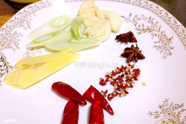 三黄鸡炖土豆的做法图解3