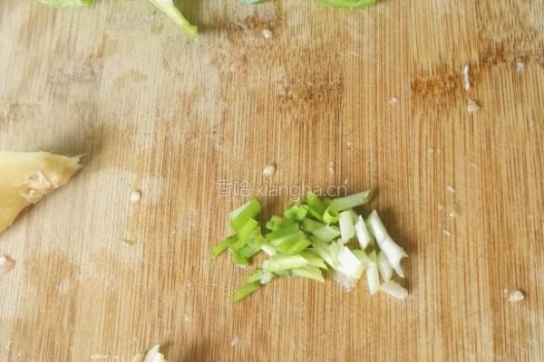 青椒木耳炒肉丝（一人份）的做法图解1