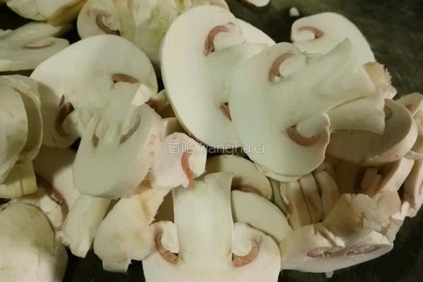 倒笃菜肉片炒平菇的做法图解2