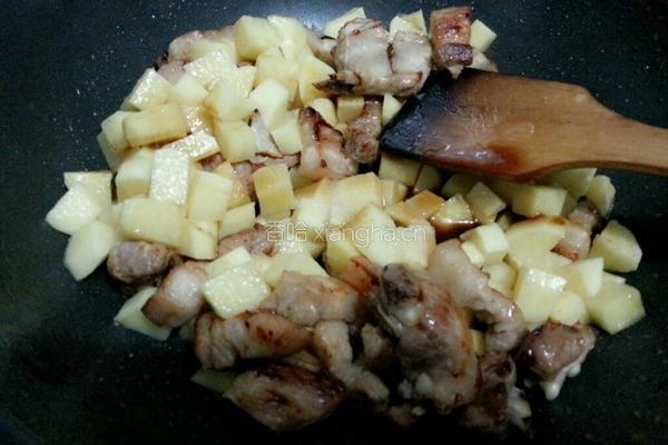 土豆烧五花肉的做法图解8