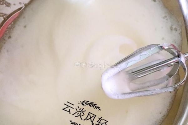 戚风蛋糕(8寸)的做法图解3