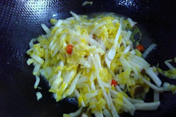 白菜炒鸡腿菇的做法图解6