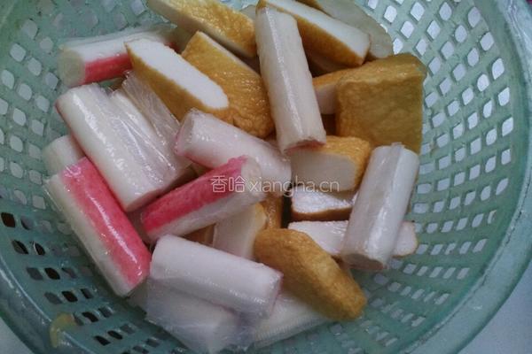 蟹棒鱼豆腐咸菜汤的做法图解1