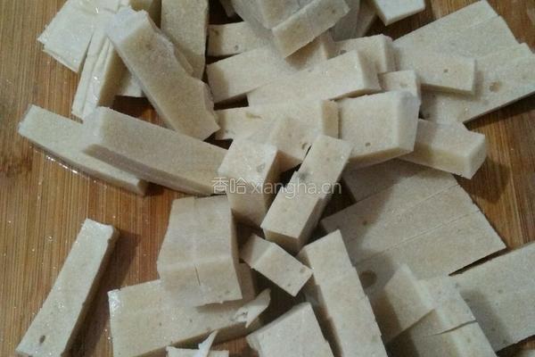 冻豆腐炒豆角的做法图解2