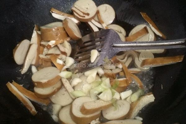 辣菜炒豆腐卷的做法图解3