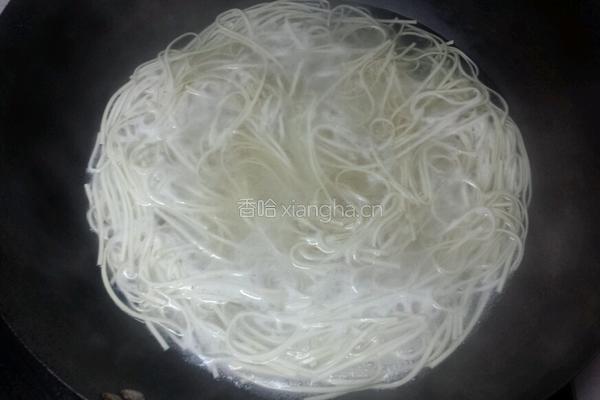 西红杮鸡蛋打卤面的做法图解2