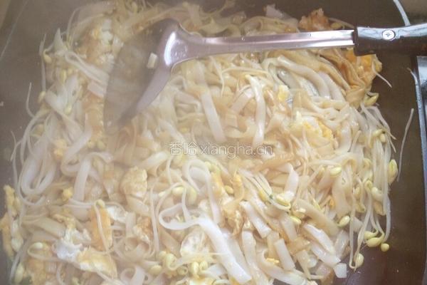 鸡蛋炒河粉的做法图解4