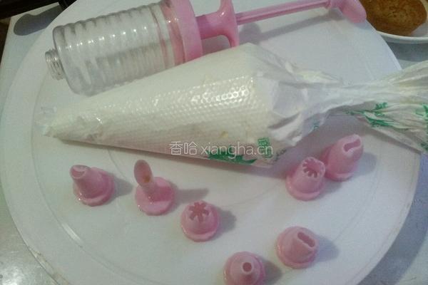 草莓芒果奶油小蛋糕的做法图解4