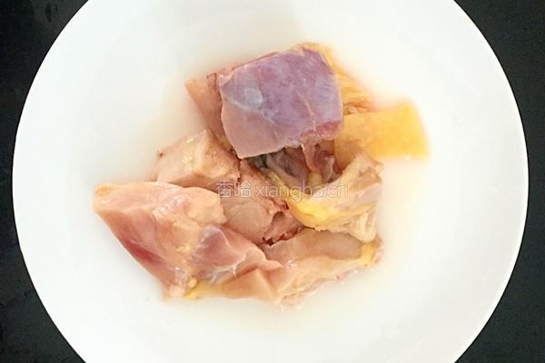 滑鸡煲仔饭的做法图解1