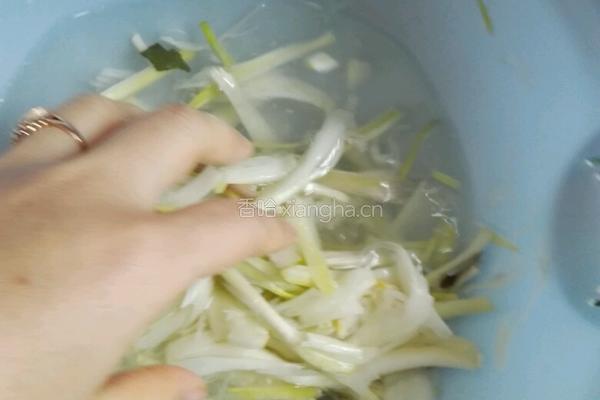 爆腌蕌头的做法图解3
