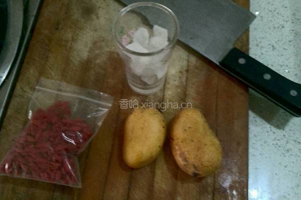芒果糖水的做法图解1