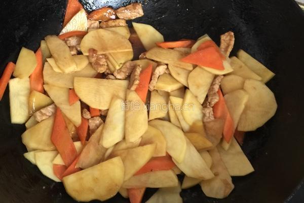 土豆片炒胡萝卜的做法图解4