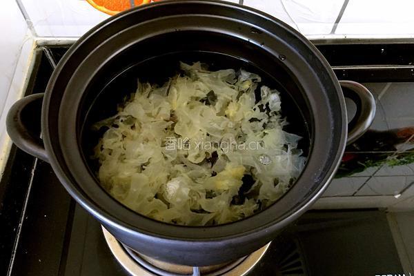 木瓜雪梨银耳汤的做法图解4