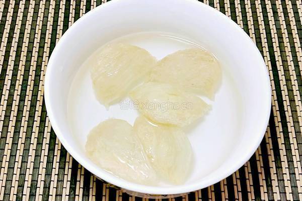 杏汁燉燕窩桃膠的做法图解4