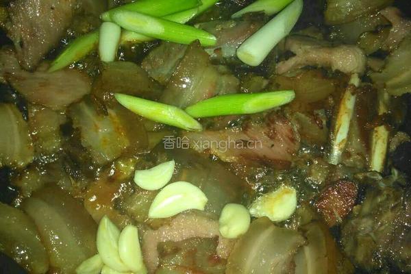 蒜苗炒腊肉的做法图解8