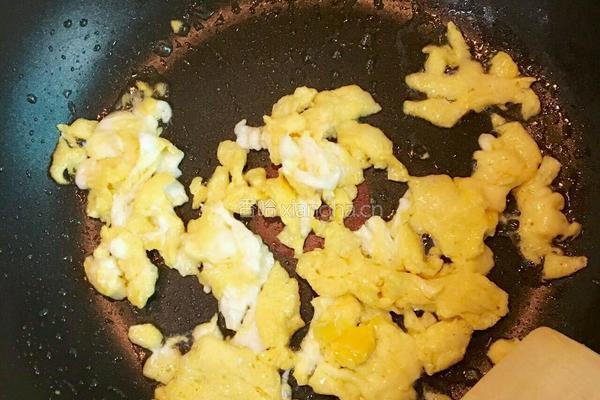 什锦炒饭的做法图解2