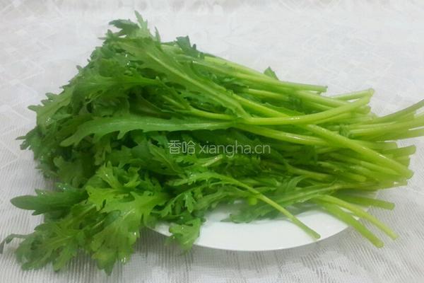 白灼茼蒿的做法图解1
