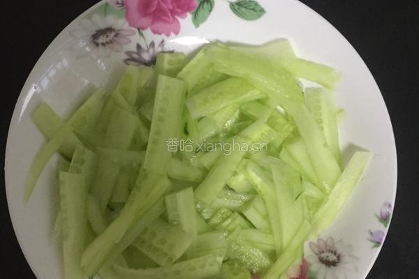 素炒黄瓜的做法图解1