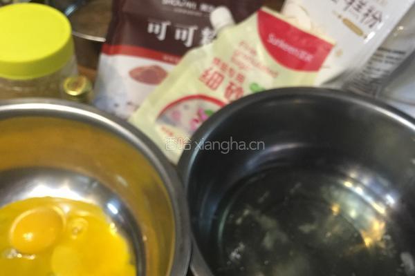 双色可可蛋糕卷的做法图解1