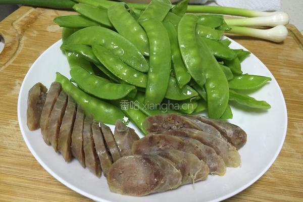 香肠炒荷兰豆的做法图解4