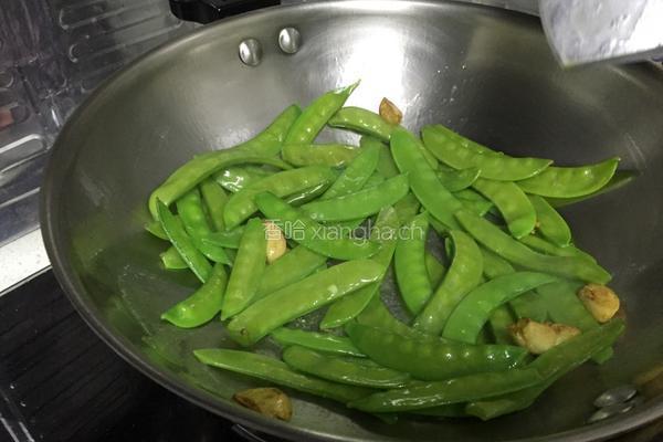 香肠炒荷兰豆的做法图解8