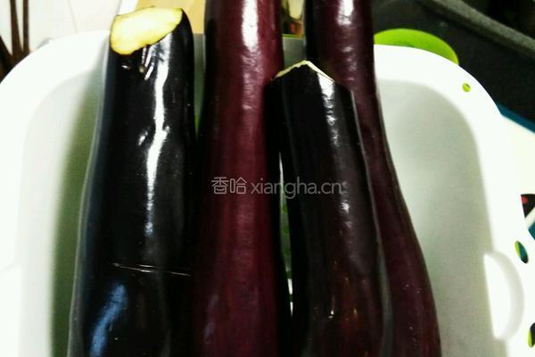 蒜香烤茄子(电烤箱版)的做法图解1