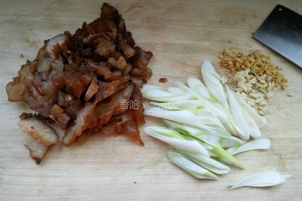 大葱爆牛蹄筋的做法图解2