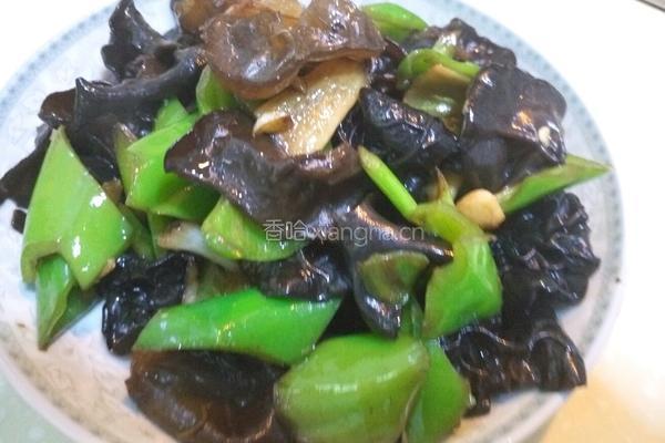 青椒木耳片的做法图解4