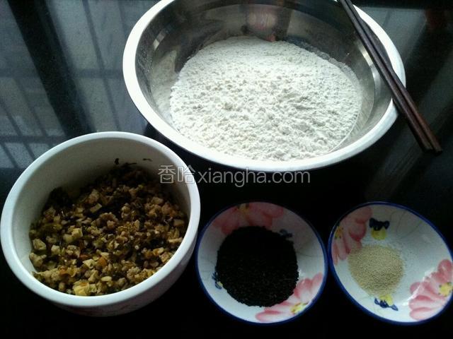 准备好图中食材。