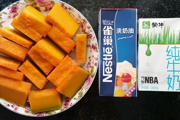 超级简单营养奶香南瓜羹的做法图解1