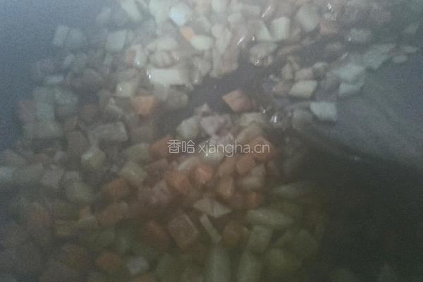 胡萝卜土豆香肠炒饭的做法图解4