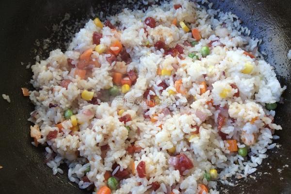 腊肠虾仁什锦炒饭的做法图解9