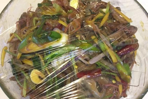 麻辣嘎巴虾的做法图解1