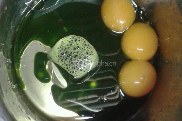 菠菜戚风蛋糕的做法图解2