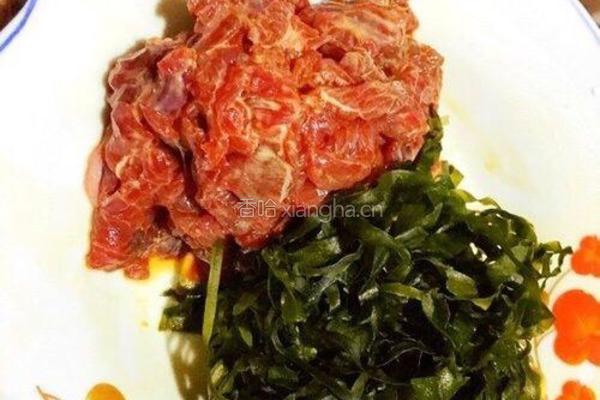 牛肉海带汤的做法图解1
