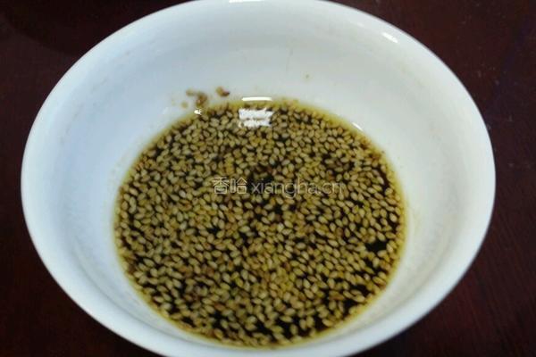 皮蛋豆腐的做法图解2