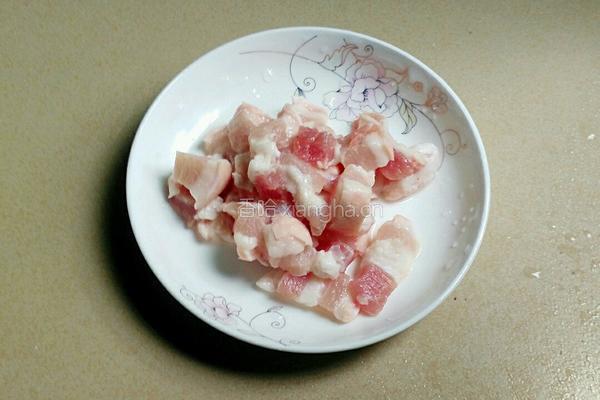 西芹炒肉的做法图解1