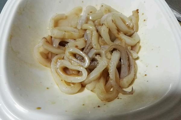 青瓜炒鲜鱿的做法图解5