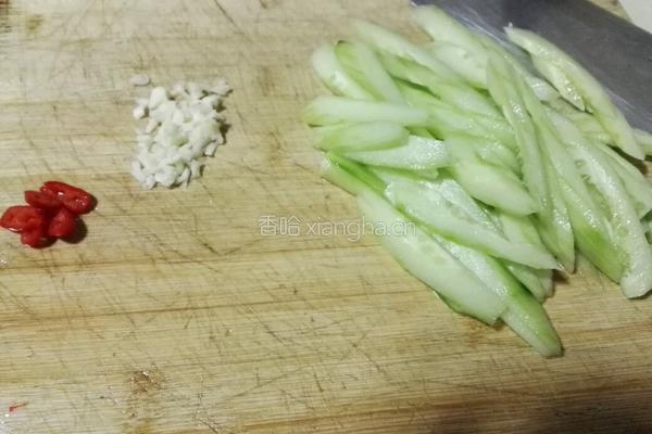 青瓜炒鲜鱿的做法图解6