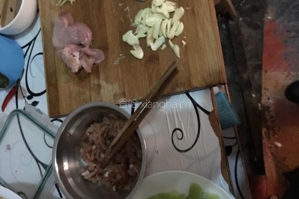 莴笋炒肉丝的做法图解1