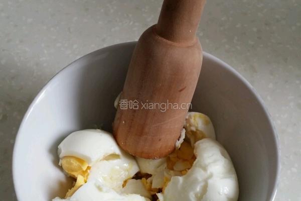 蒜拌鸡蛋的做法图解2