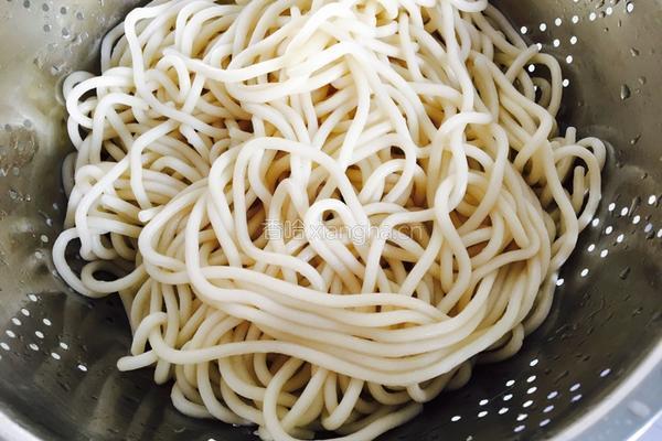 凉拌面的做法图解1