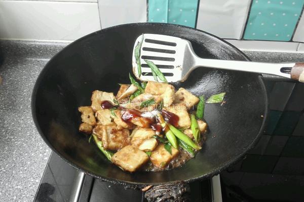 青蒜烧脆皮豆腐的做法图解8