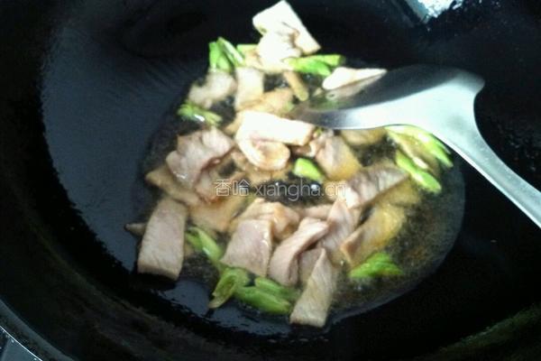 青蒜炒肉片的做法图解2
